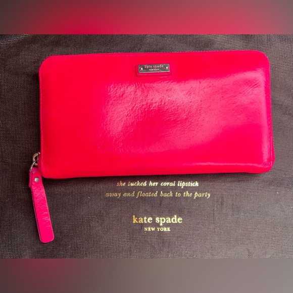 Authentic Kate Spade zippy wallet - Picture 1 of 6